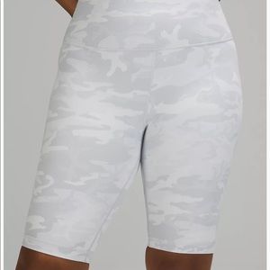 NWT Lululemon wunder under 10” ribbed shorts SIZE 6